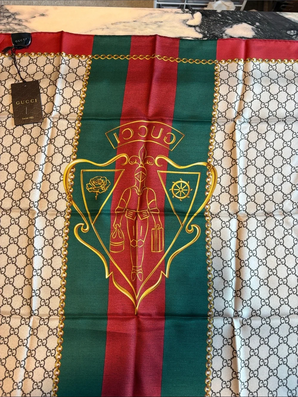 Authentic BNWT!! GUCCI CA WEBCREST SILK TWILLY SCARF 🧣#327371